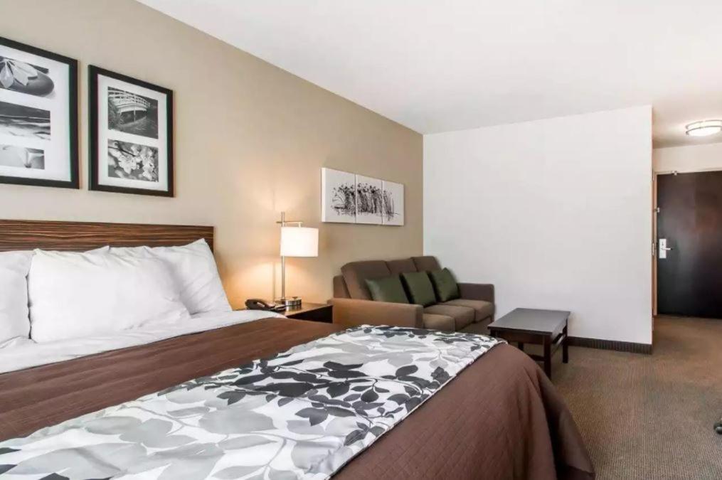 King Suite with Sofa Bed at Sleep Inn & Suites Hannibal West
