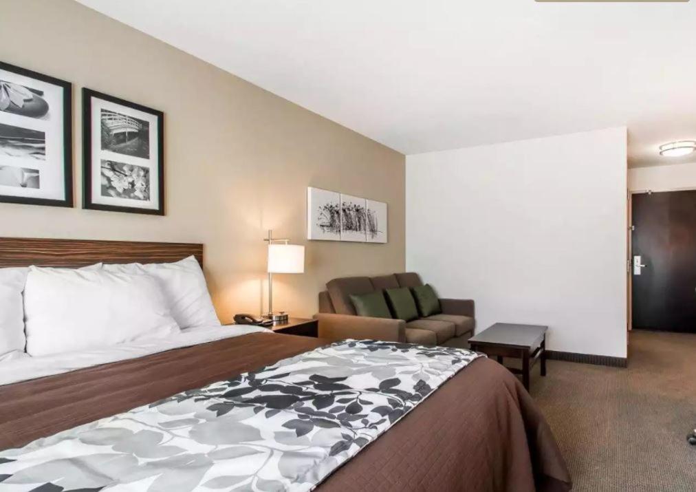 King Suite with Sofa Bed at Sleep Inn & Suites Hannibal West