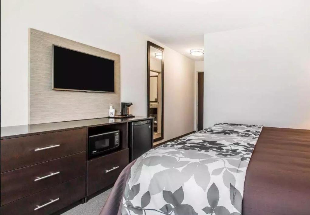 Standard Queen Room with Two Queen Beds at Sleep Inn & Suites Hannibal West