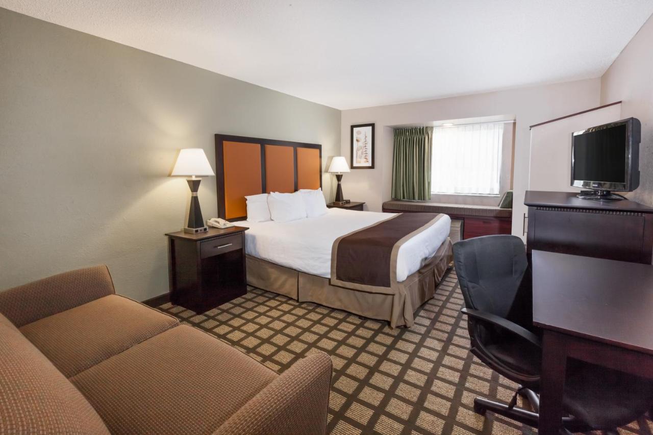 Business King Room at Baymont by Wyndham Gaylord