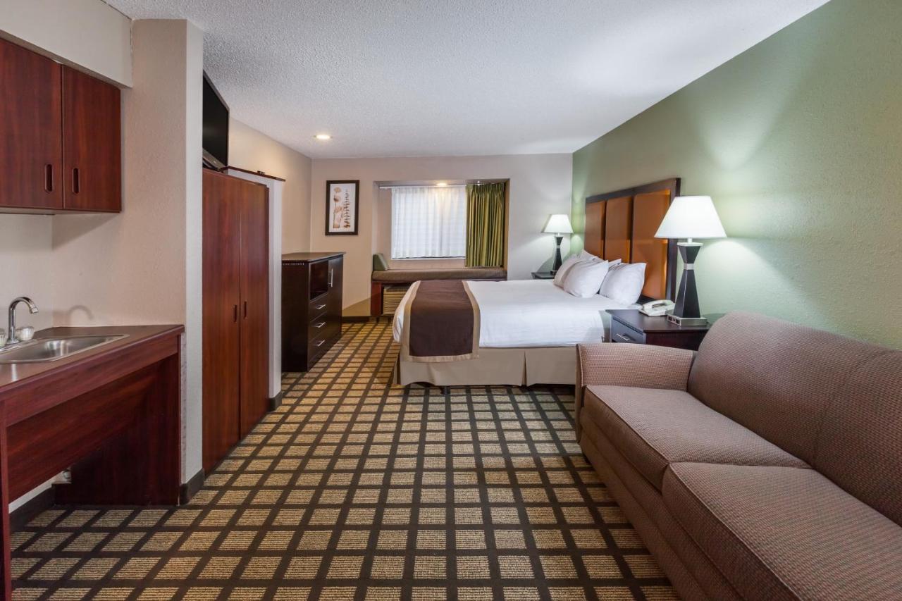 One-Room King Suite - Non-Smoking at Baymont by Wyndham Gaylord