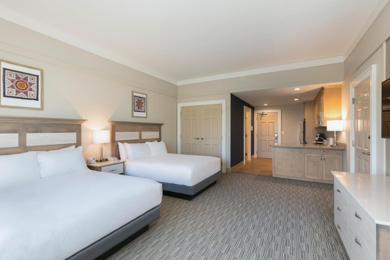 Deluxe Queen Room with Two Queen Beds at Carlisle Inn
