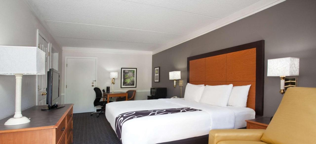 Deluxe King Room at La Quinta Inn by Wyndham Denver Golden