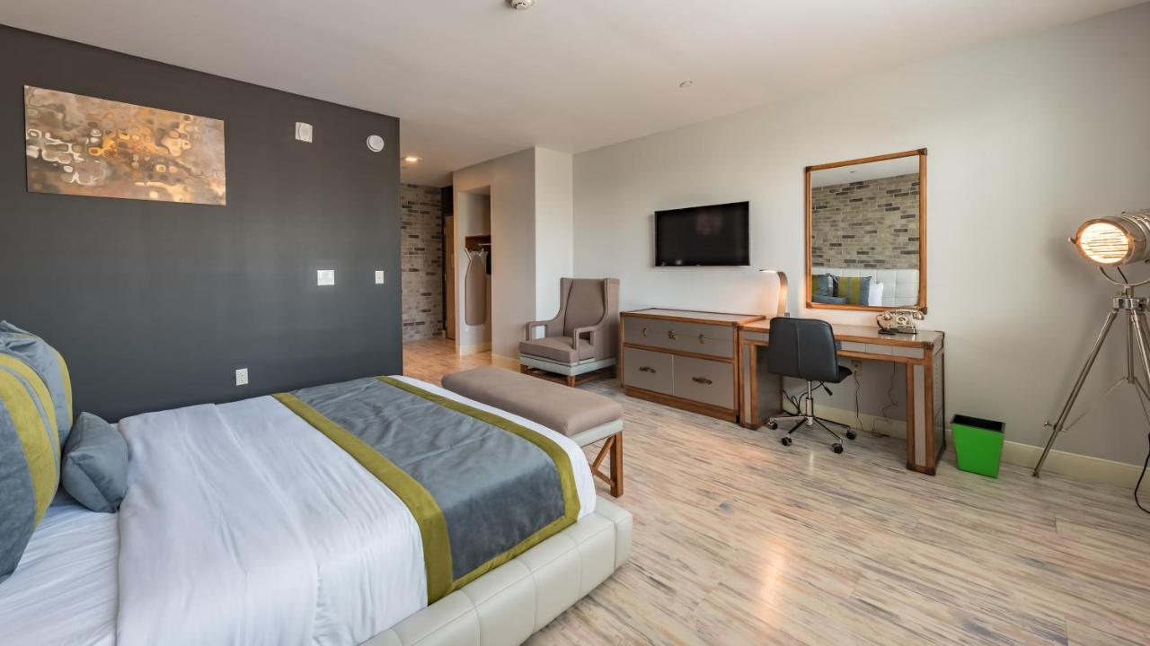 Preferred King Room - Disability Access at Lexen Hotel North Hollywood