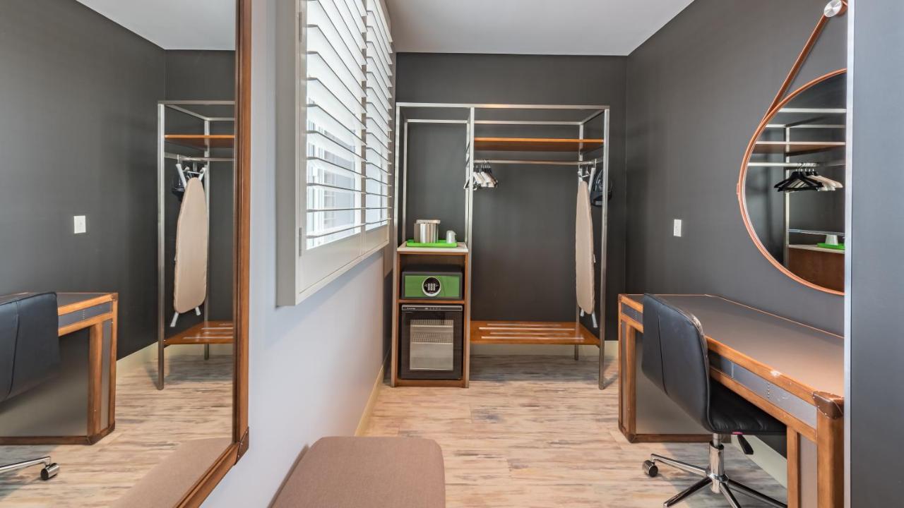Preferred Two Queen - Disability Access at Lexen Hotel North Hollywood
