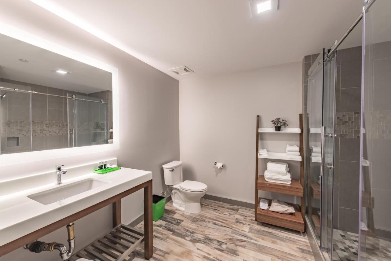 Preferred King Room - Disability Access at Lexen Hotel North Hollywood