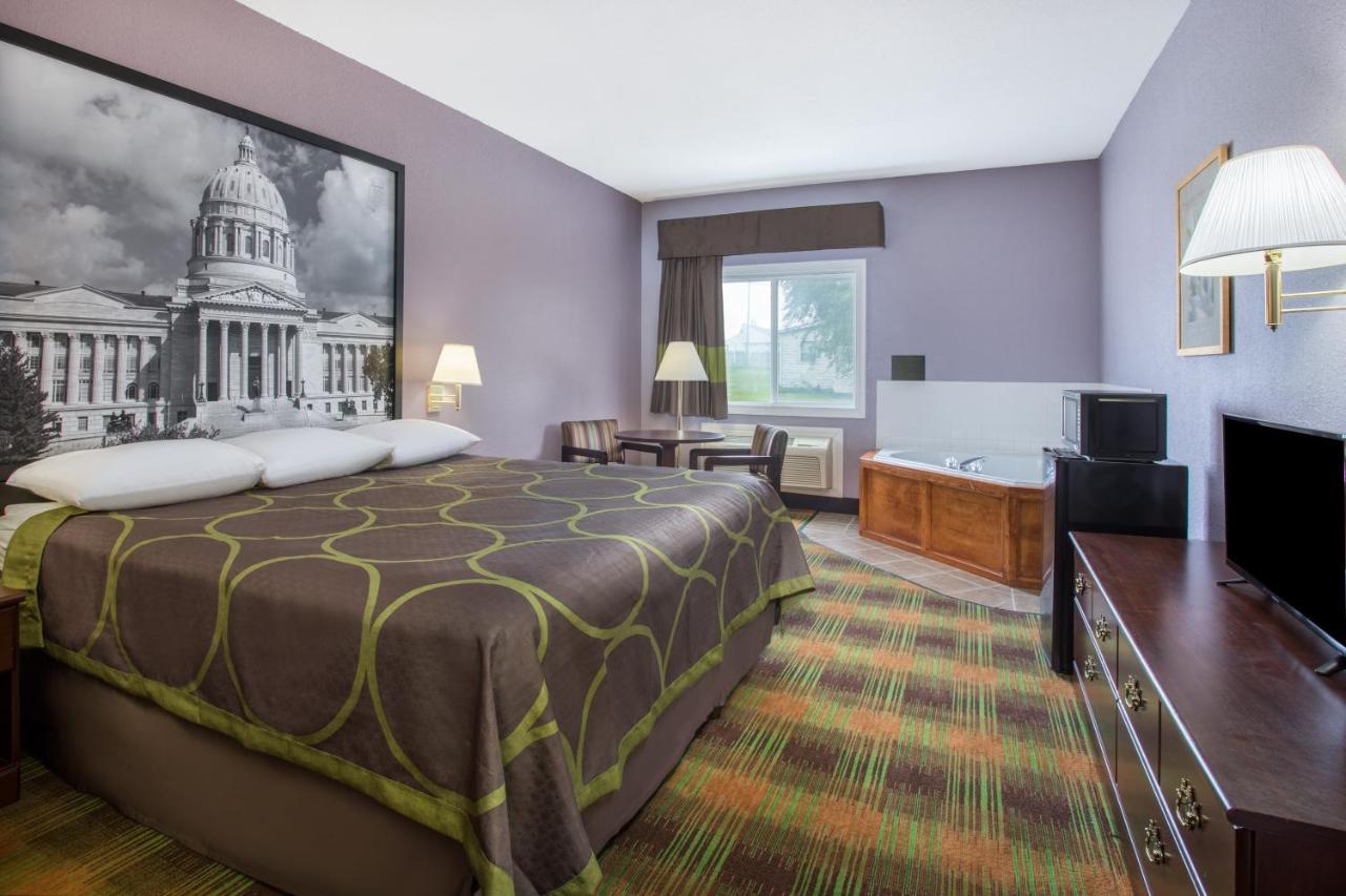King Suite - Non-Smoking at Super 8 by Wyndham Sweet Springs