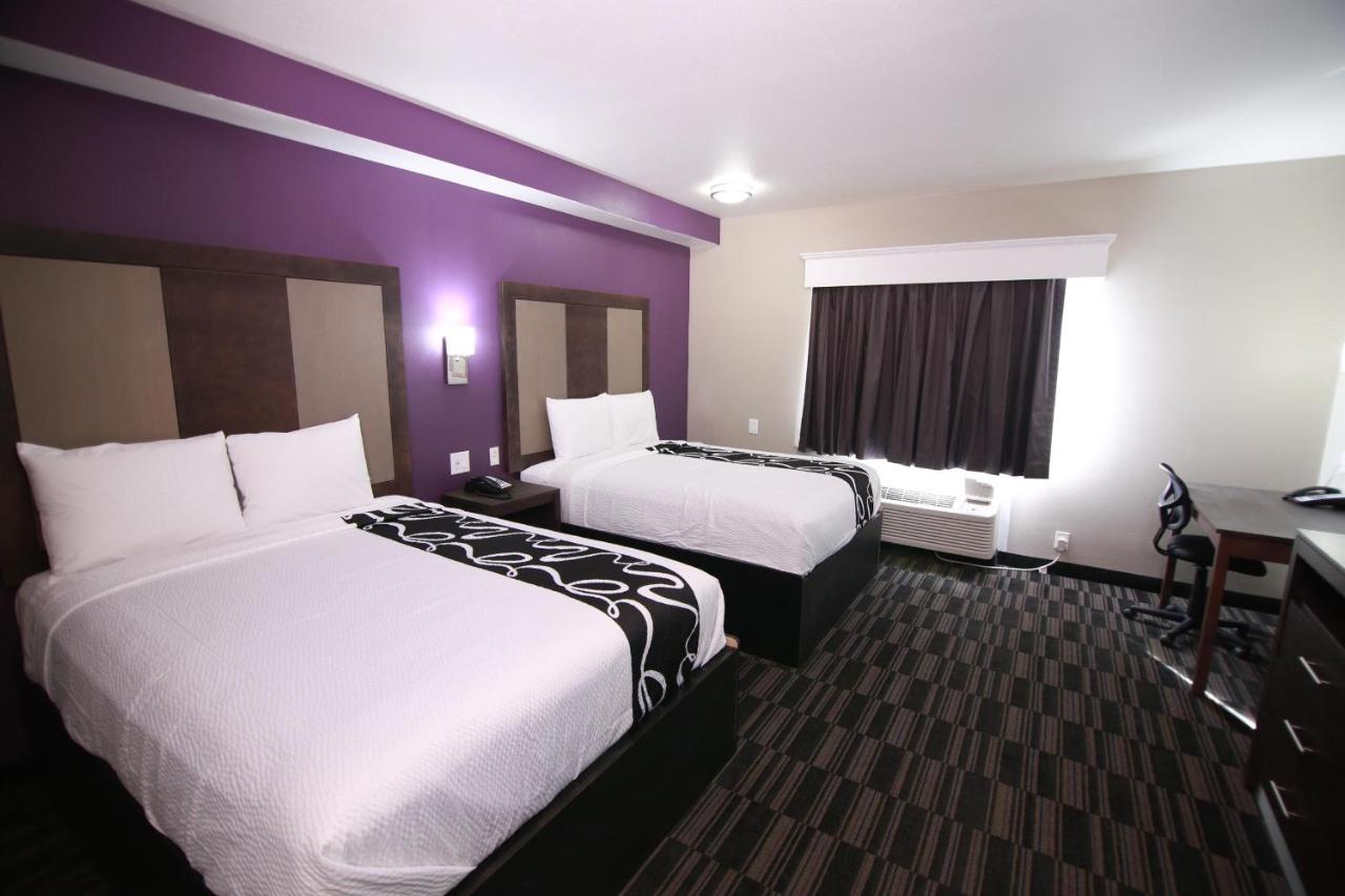 Queen Suite at Home Inn and Suites