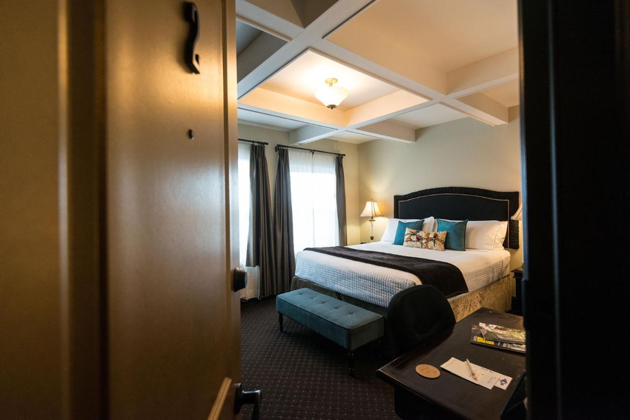 King Room 2 with private bathroom at Camas Boutique Hotel