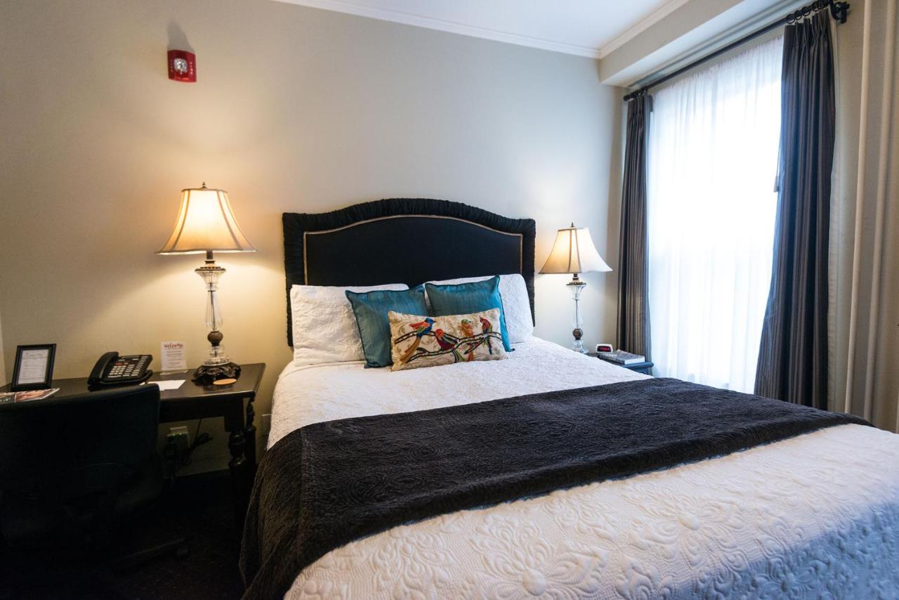 Deluxe Queen Room at Camas Boutique Hotel