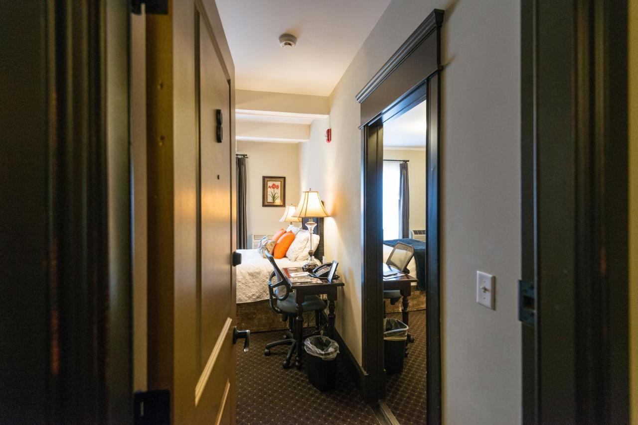 Double Room 8 with Private Bathroom at Camas Boutique Hotel