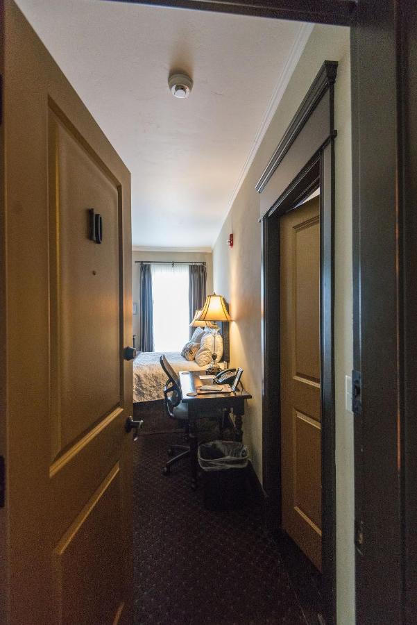 Queen Ensuites at Camas Boutique Hotel