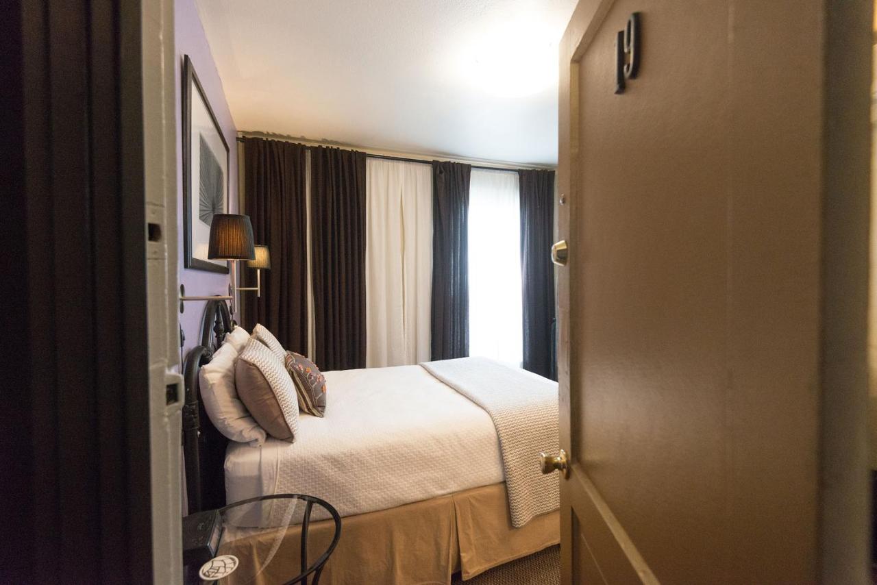 Double Room 19 with Shared Bathroom at Camas Boutique Hotel
