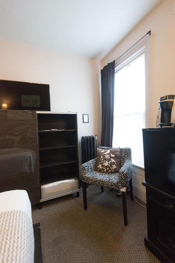Double Room 22 with Shared Bathroom at Camas Boutique Hotel