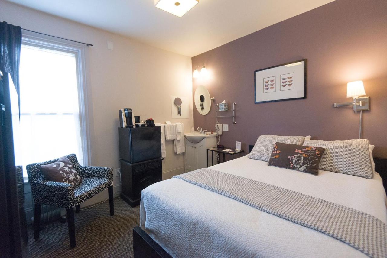 Double Room 22 with Shared Bathroom at Camas Boutique Hotel