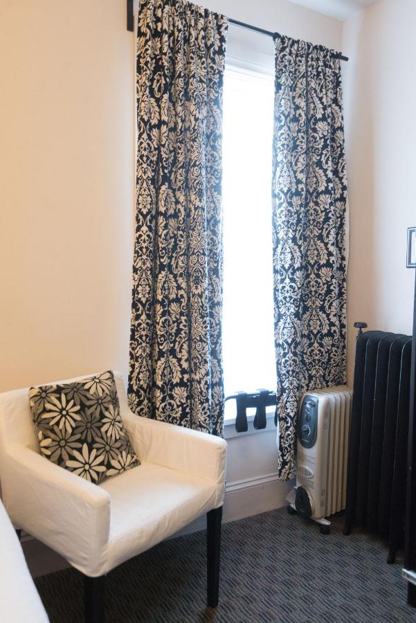 Double Room 25 with Shared Bathroom at Camas Boutique Hotel