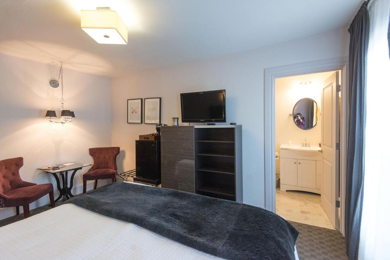 King Room 28 with Private Bathroom at Camas Boutique Hotel