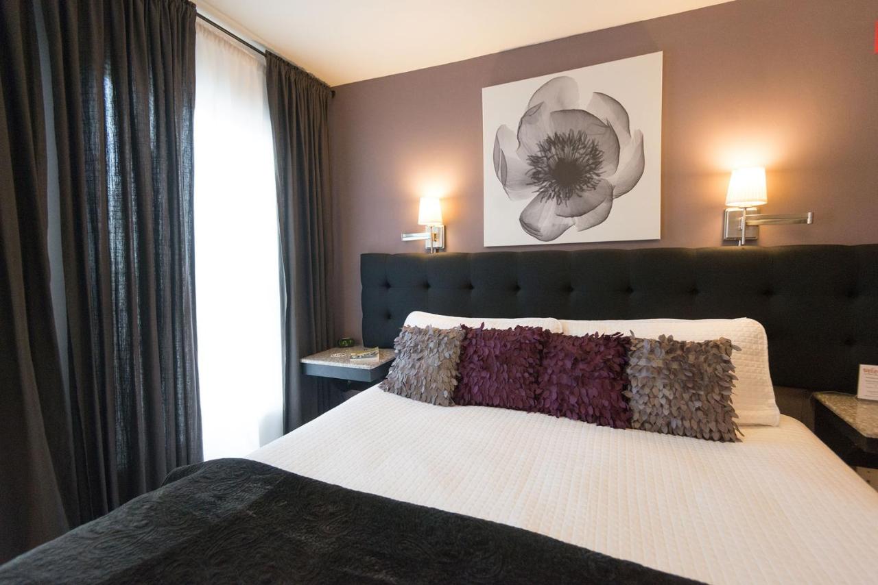 King Room 28 with Private Bathroom at Camas Boutique Hotel