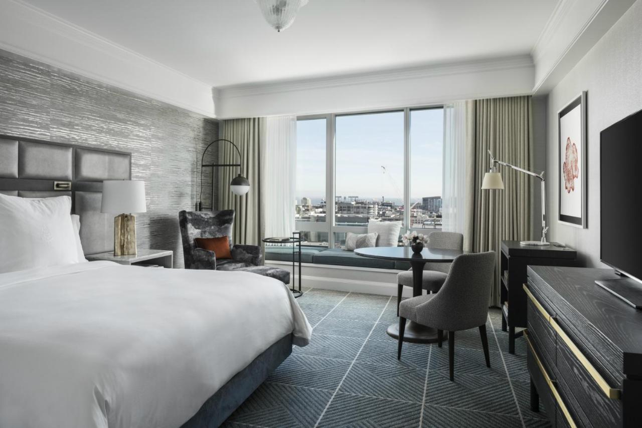 Deluxe King Room - Disability Access at Four Seasons Hotel San Francisco
