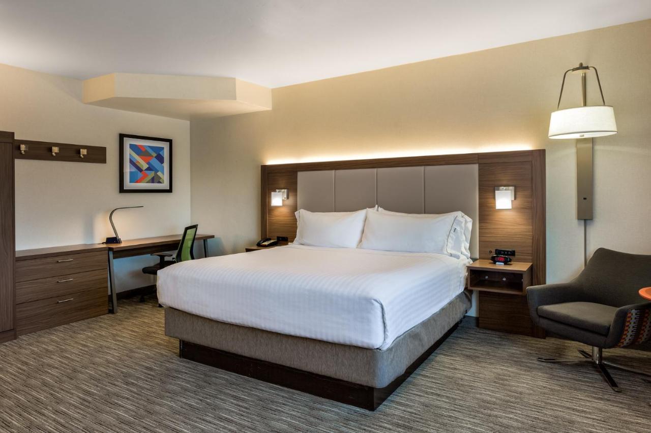 Executive King Room at Holiday Inn Express & Suites Oroville Lake by IHG