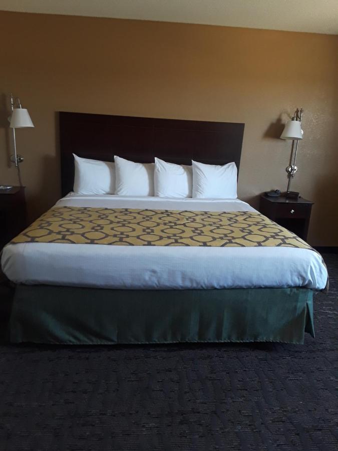 King Suite - Non-Smoking at Baymont by Wyndham Saraland