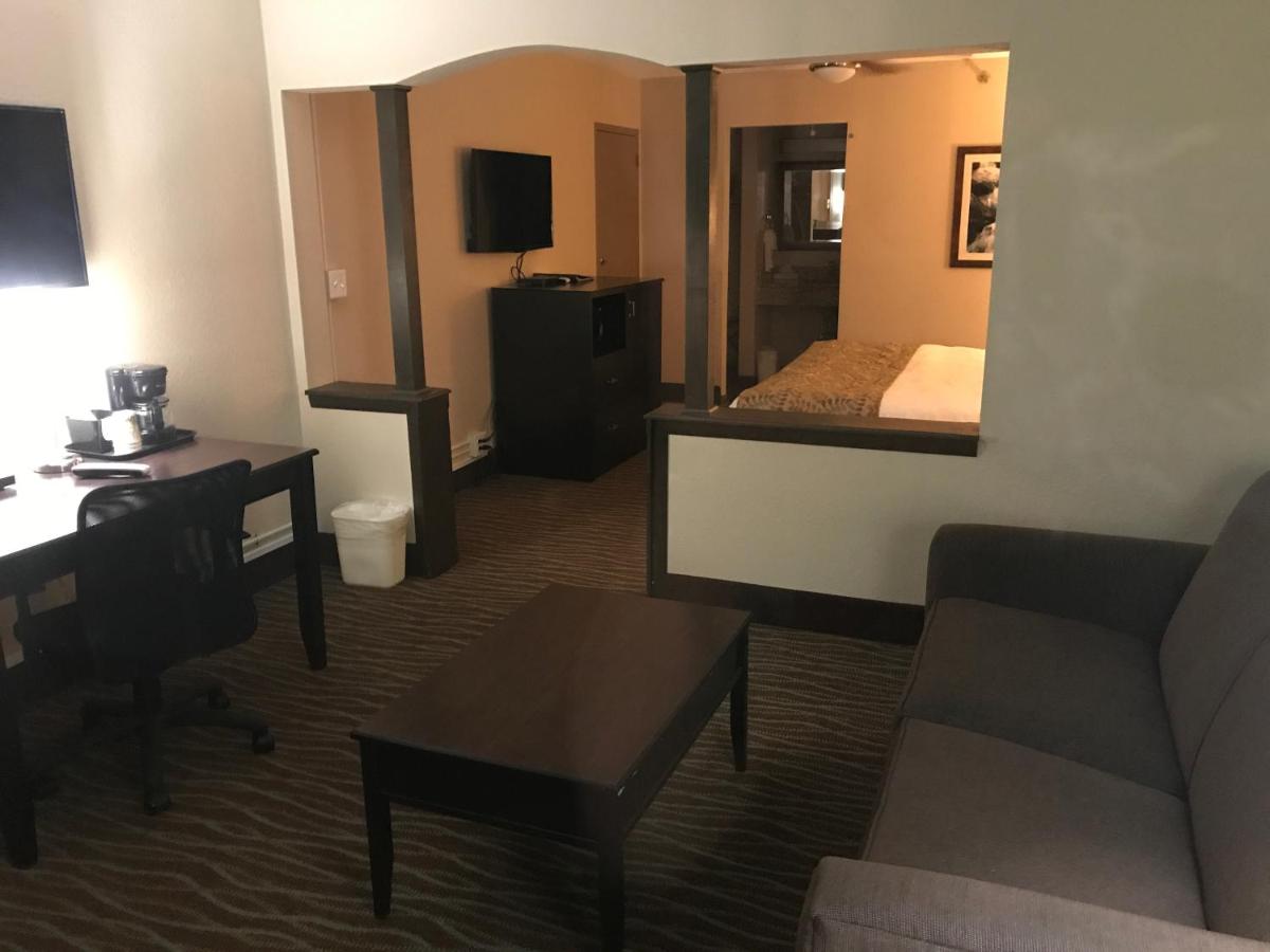 King Suite - Non-Smoking at Cascades Mountain Resort, an Ascend Hotel Collection Member