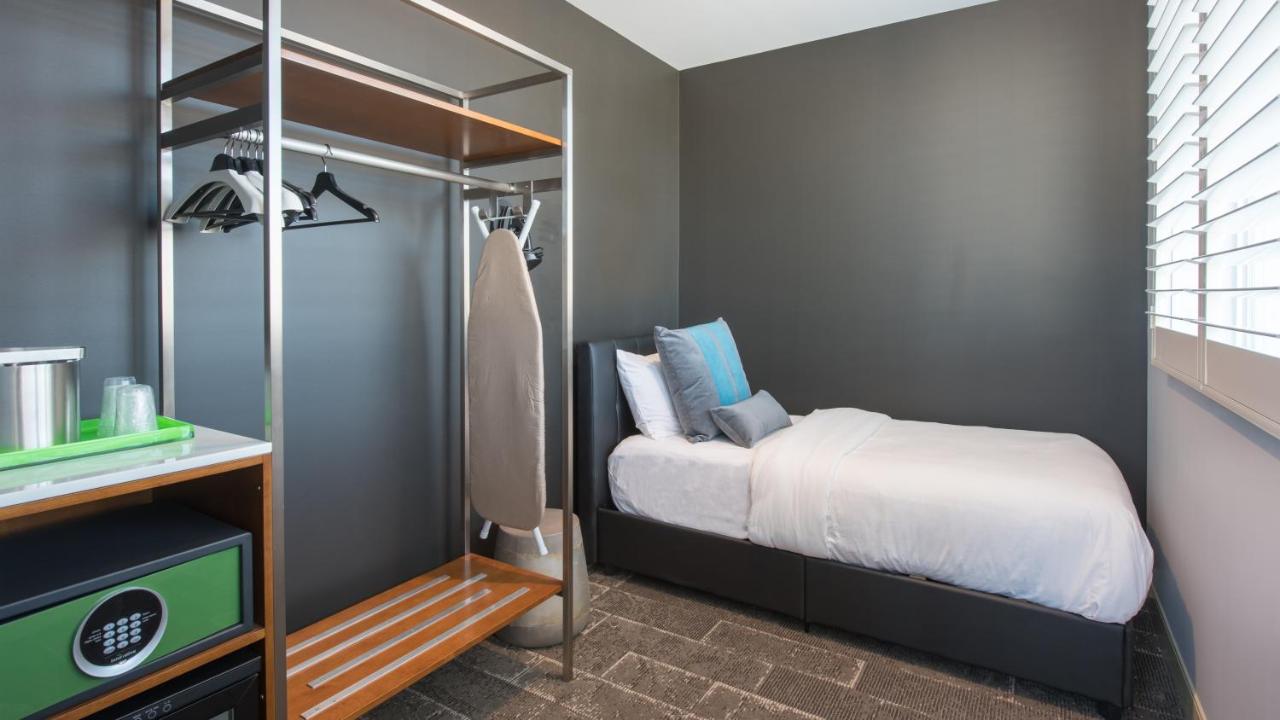 King Suite at Lexen Hotel North Hollywood