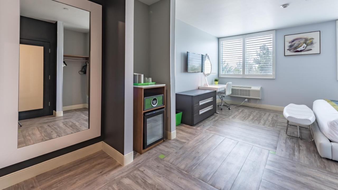 Preferred King Room at Lexen Hotel North Hollywood