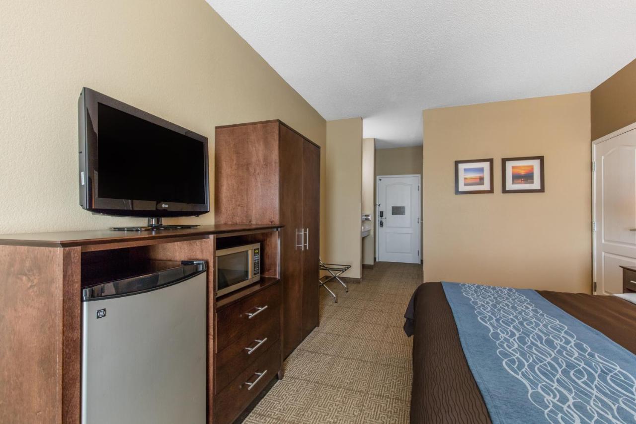 King Room at Comfort Inn & Suites Bryant - Benton