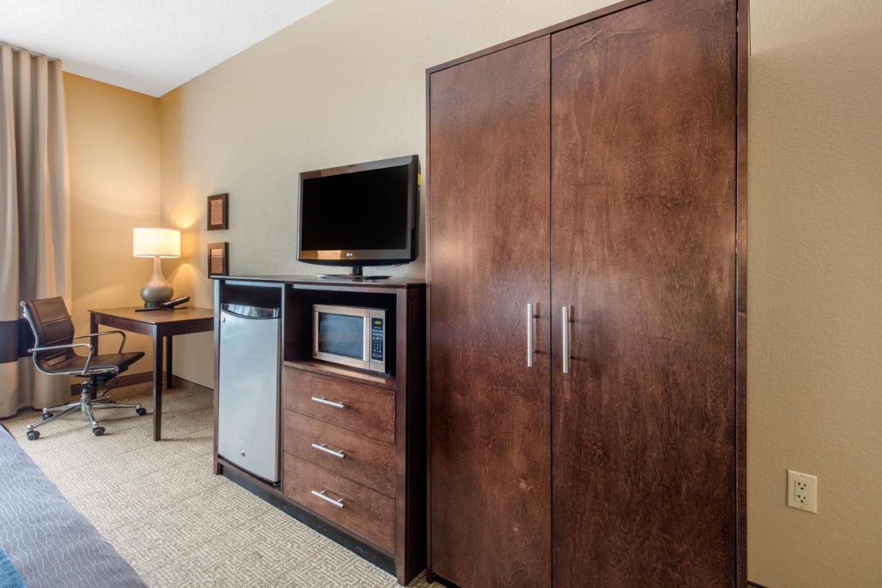 King Room at Comfort Inn & Suites Bryant - Benton