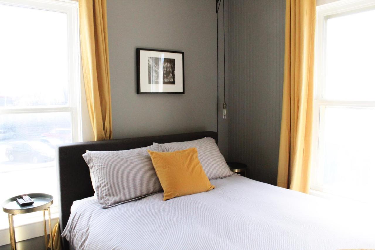 Historic Queen at Shelburne Hotel