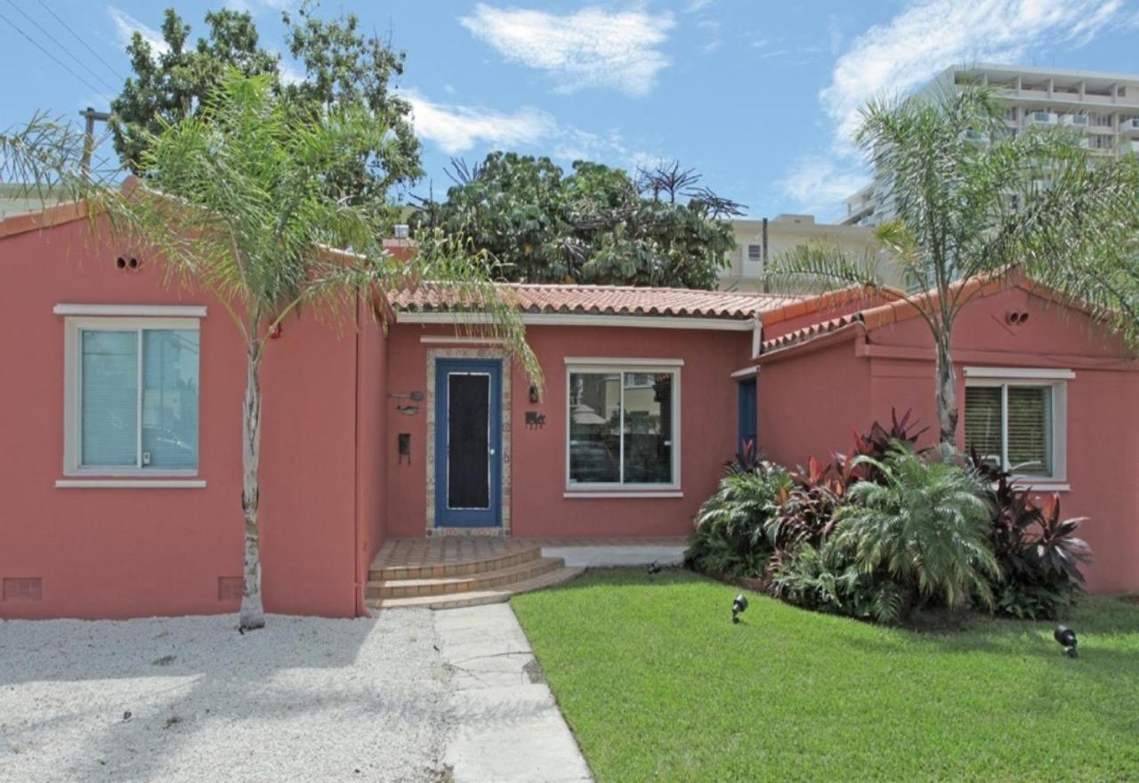 Three-Bedroom House at Bikini Lodge