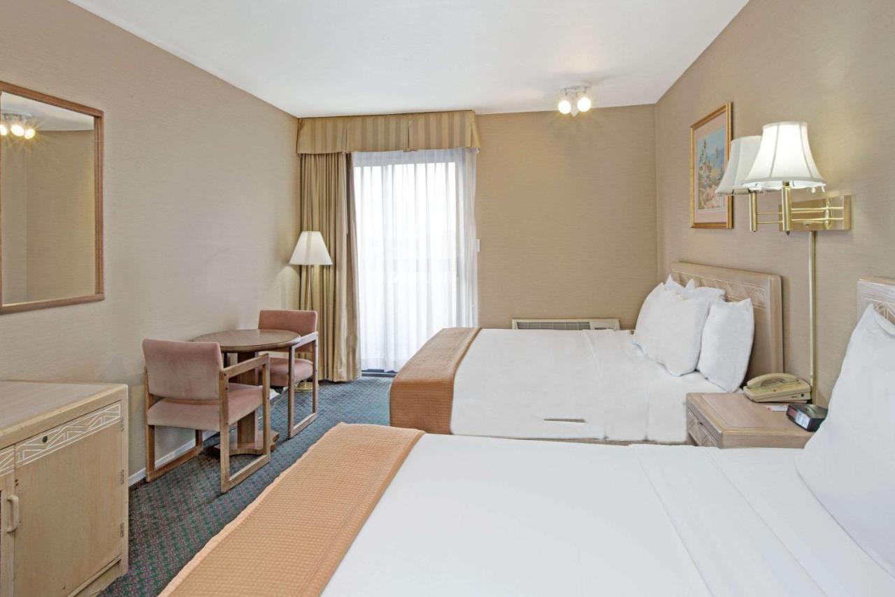 Double Room - Non-Smoking at Howard Johnson by Wyndham Torrance