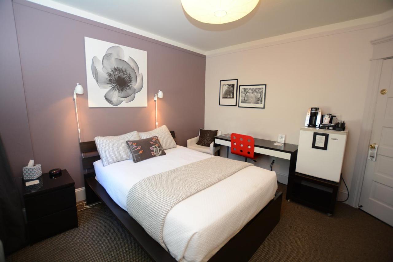 Double Room 21 with Shared Bathroom at Camas Boutique Hotel