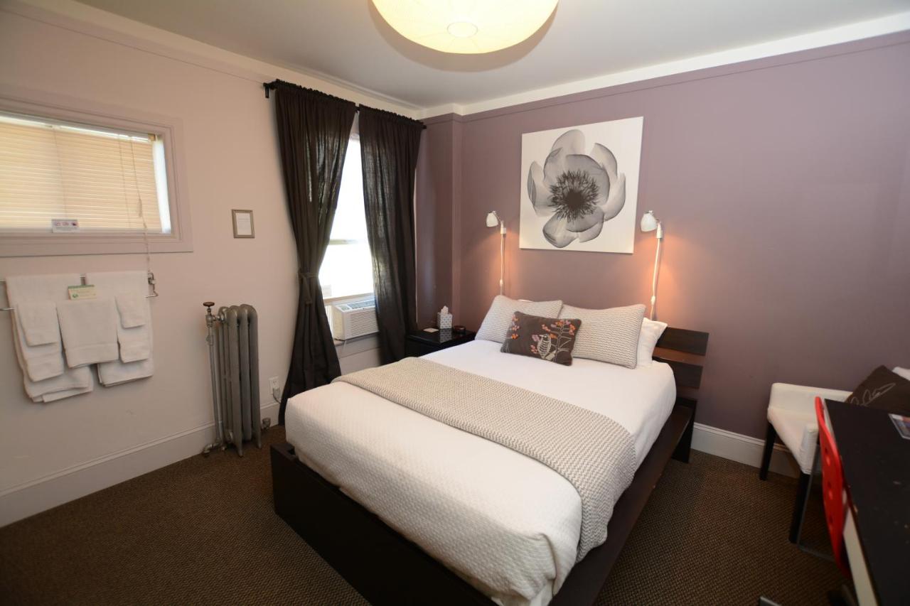 Double Room 21 with Shared Bathroom at Camas Boutique Hotel
