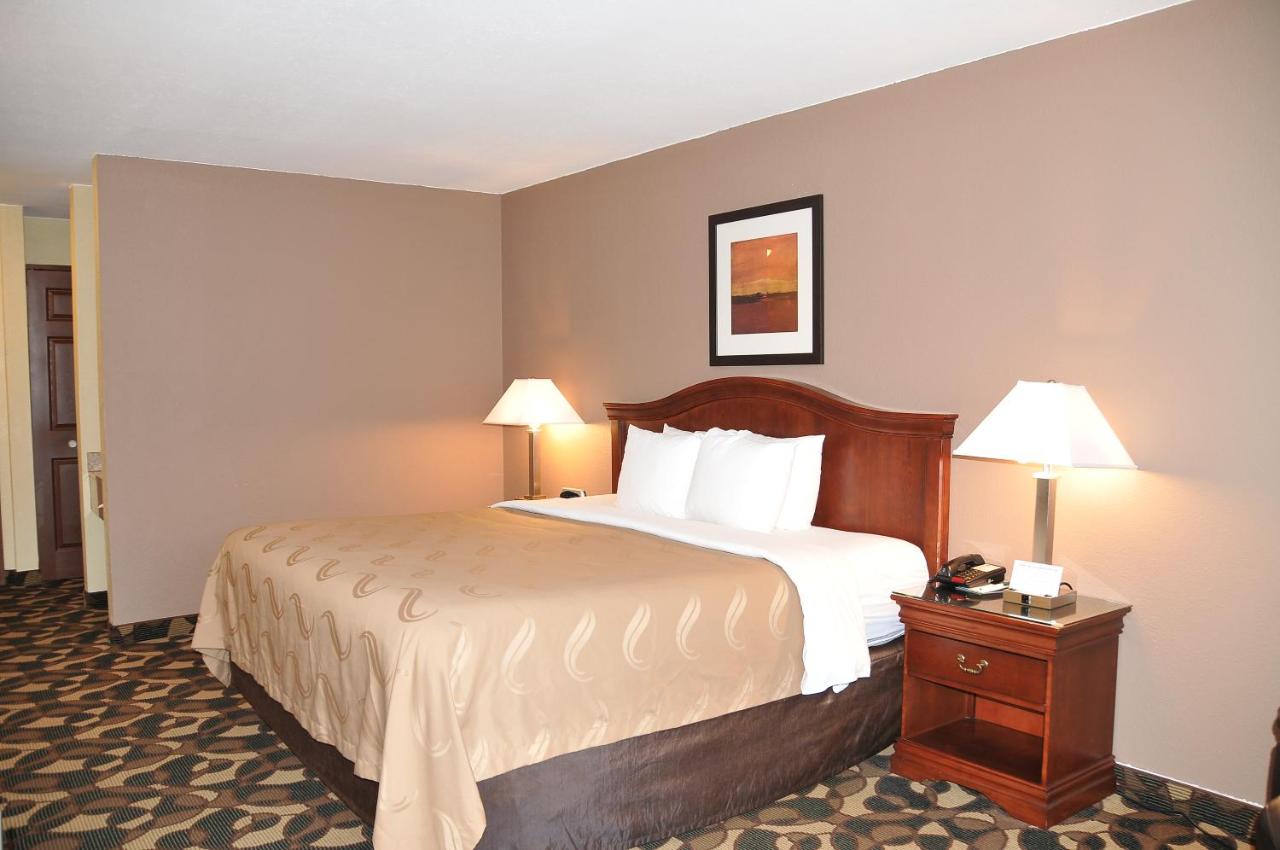 King Suite - Non-Smoking at Quality Inn Paradise Creek Pullman