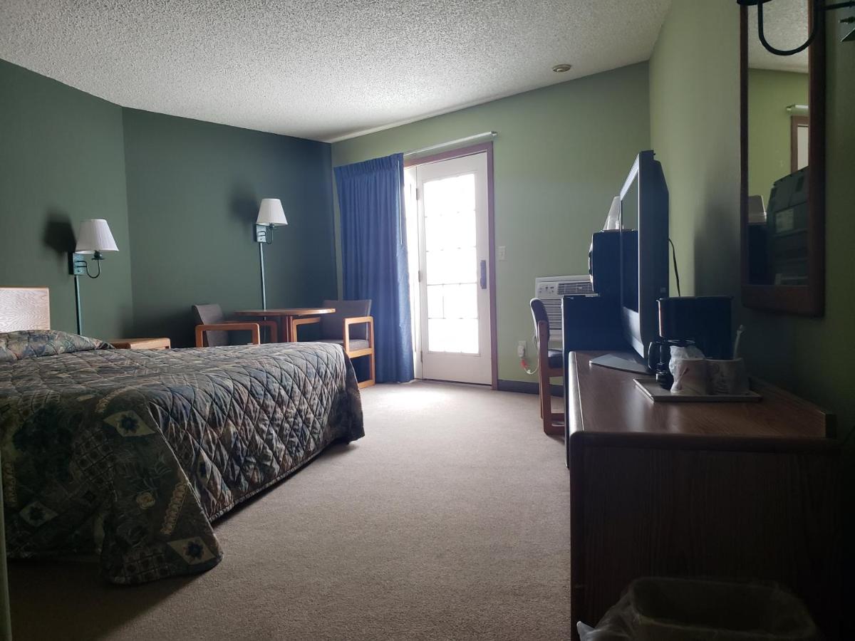 King Handicap Accessible with Harbor View at Harbor Lights Lodge