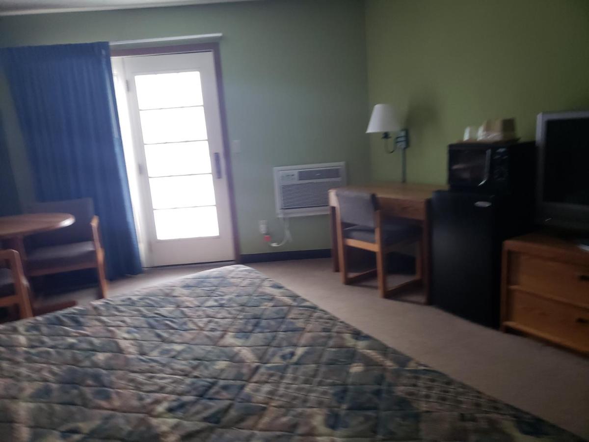 King Handicap Accessible with Harbor View at Harbor Lights Lodge