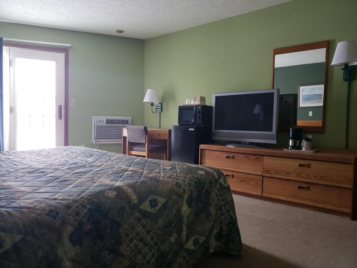 King Handicap Accessible with Harbor View at Harbor Lights Lodge
