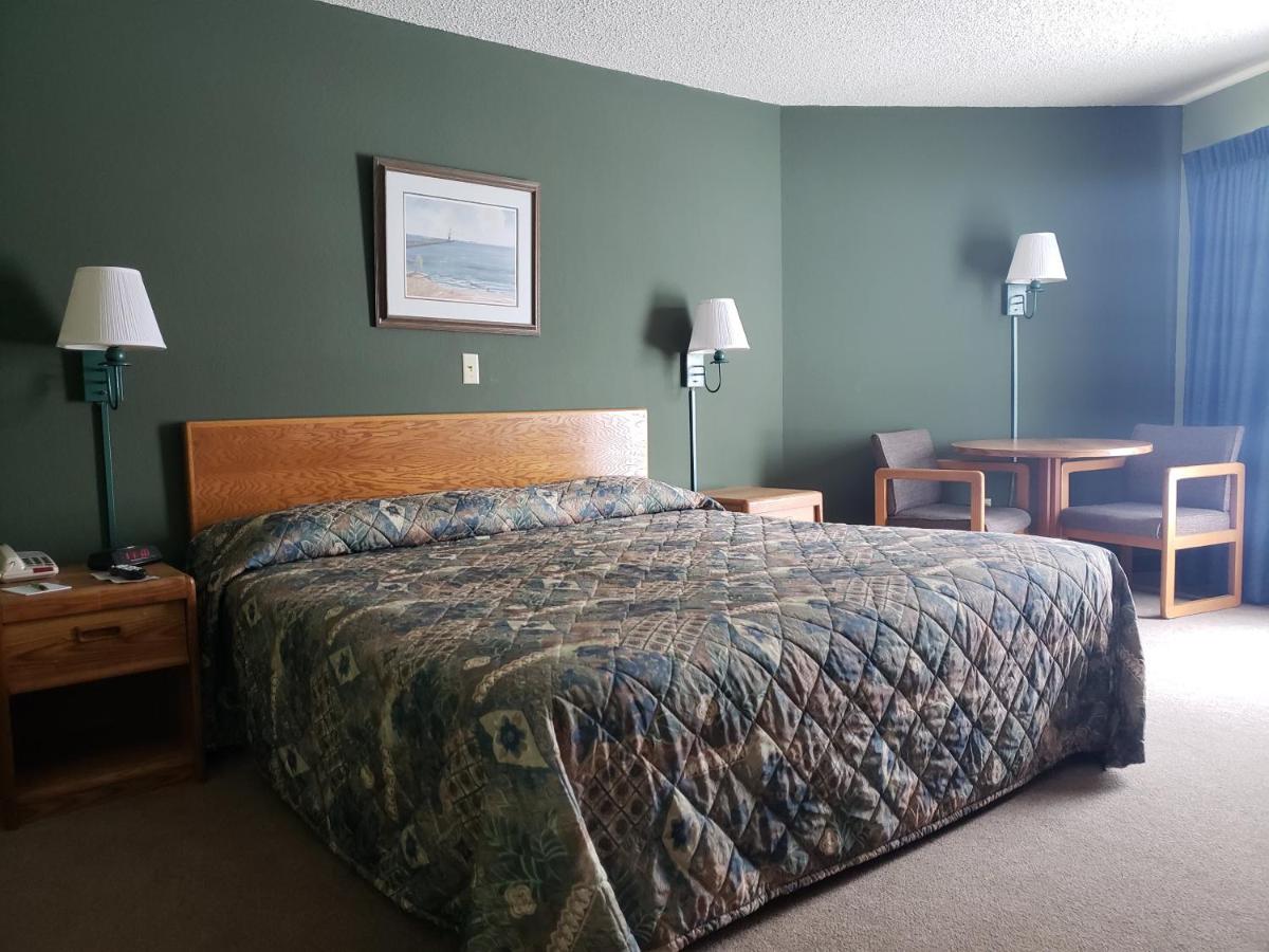 King Handicap Accessible with Harbor View at Harbor Lights Lodge