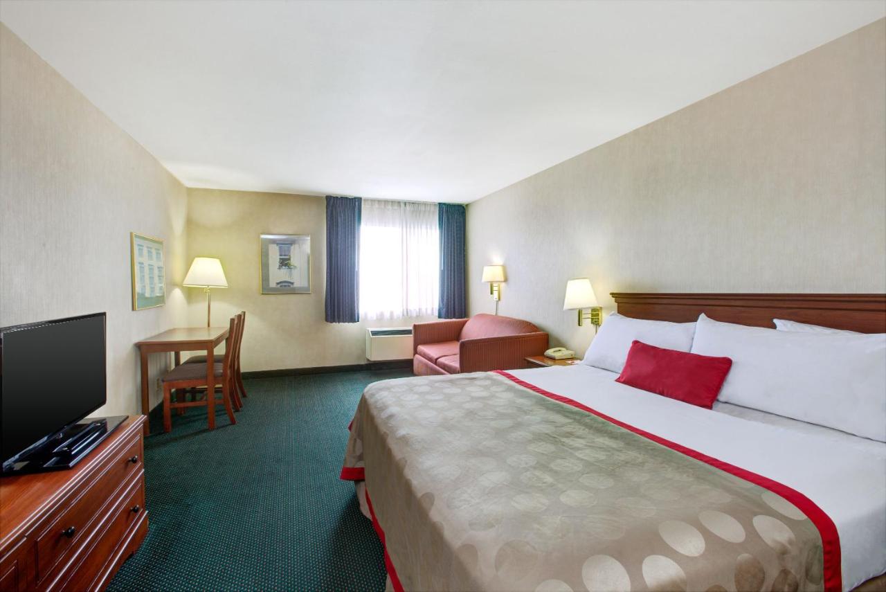King Room - Non-Smoking at Ramada by Wyndham Hawthorne LAX / LA Stadium