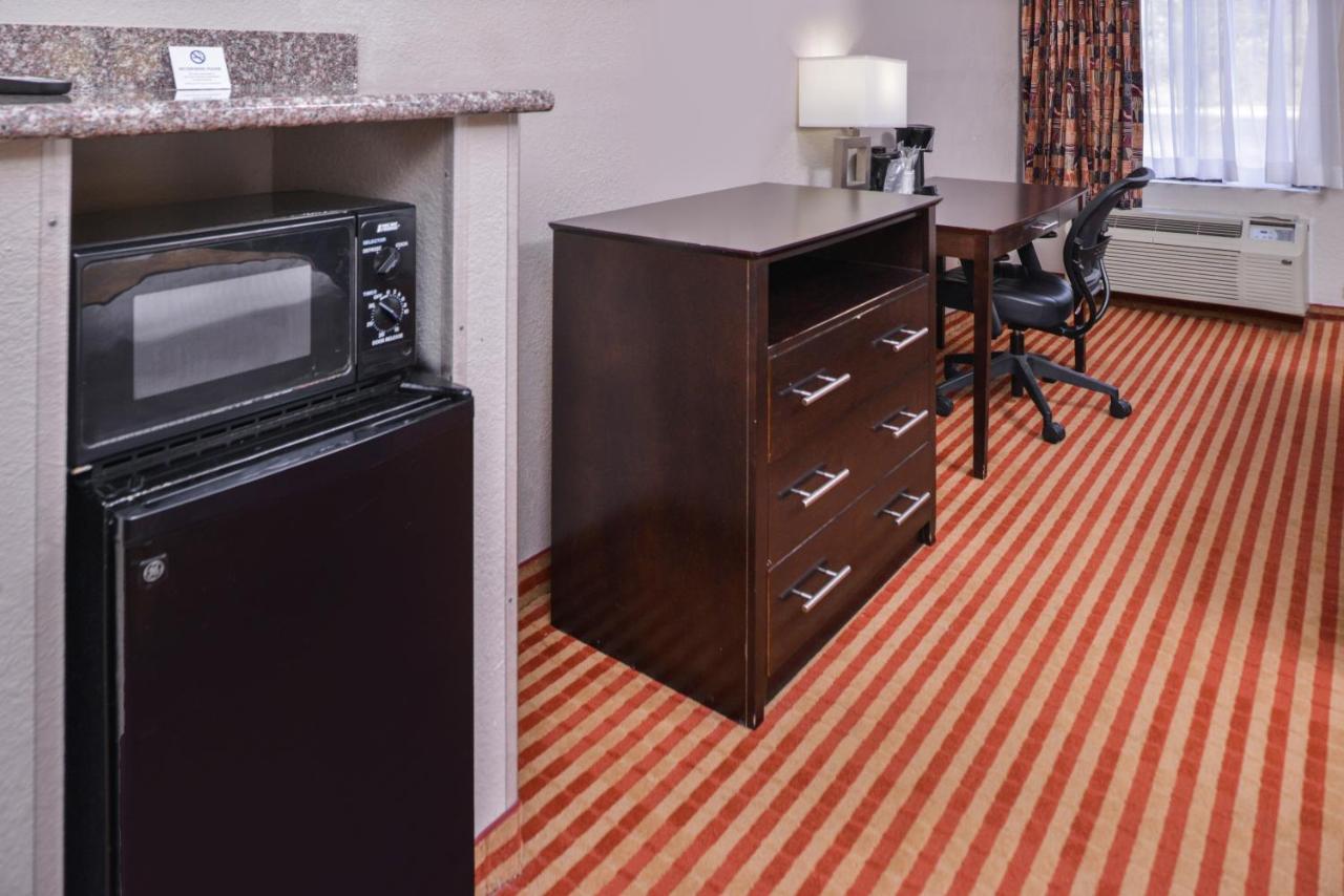 Double Room with Private Bathroom at Americas Best Value Inn & Suites Bastrop