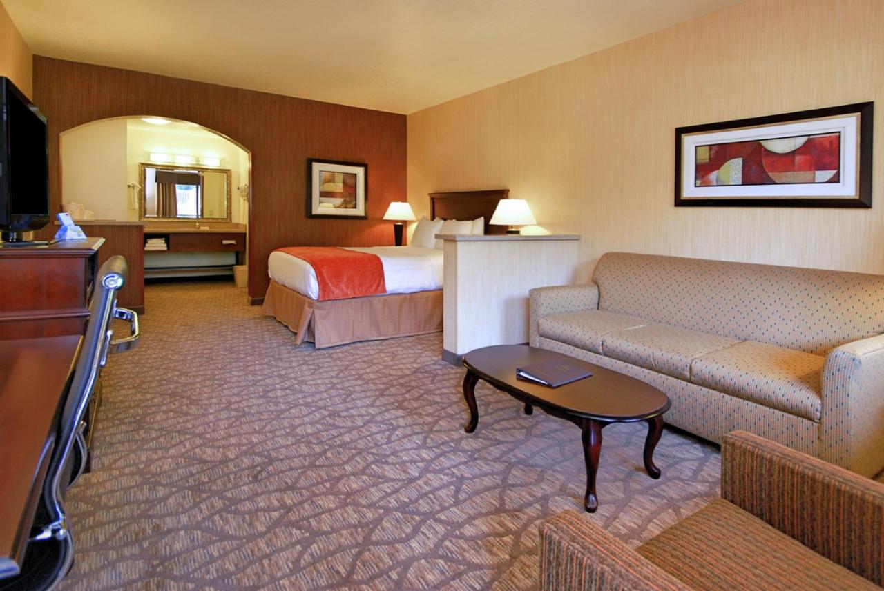 King Suite at Best Western San Dimas Hotel & Suites