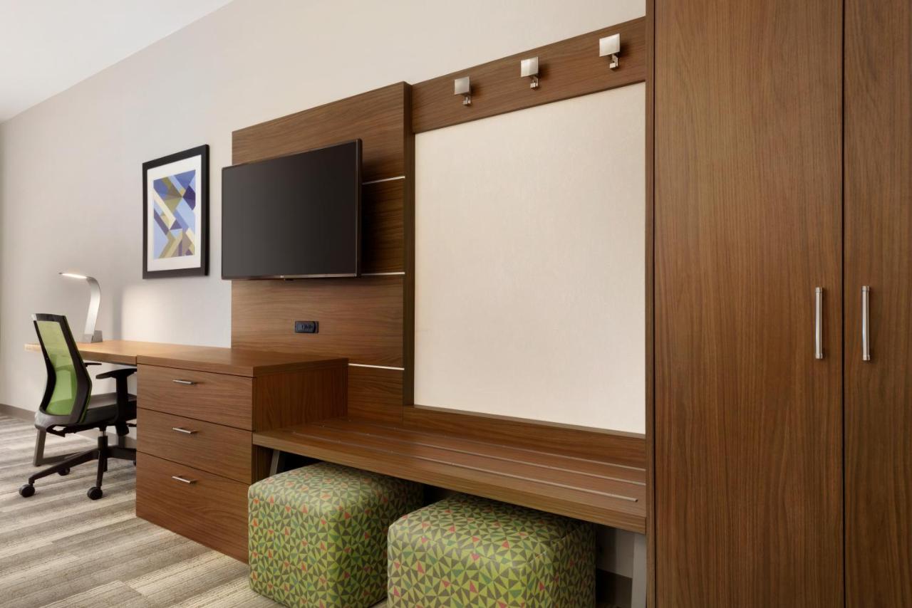 King Room - Hearing Accessible at Holiday Inn Express & Suites-Cincinnati South - Wilder by IHG
