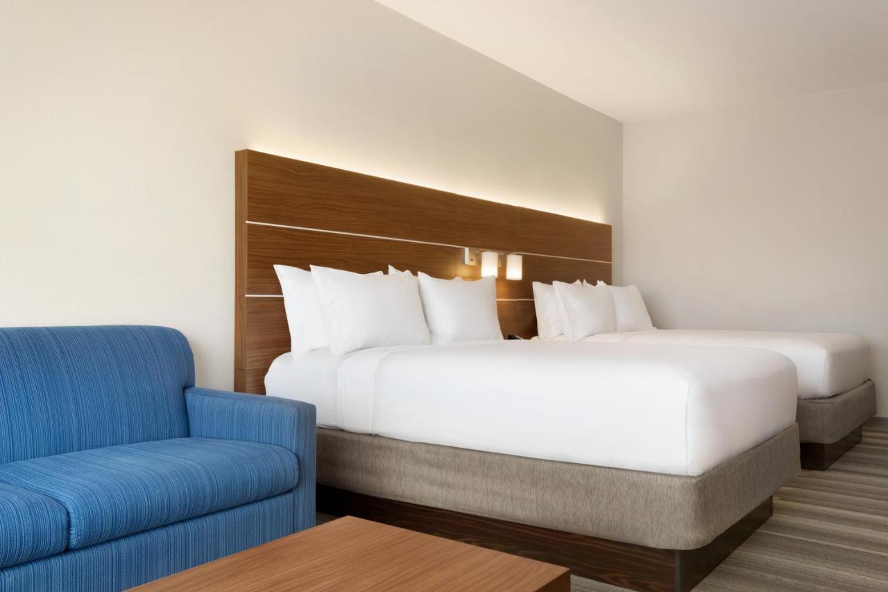 Deluxe Suite at Holiday Inn Express & Suites-Cincinnati South - Wilder by IHG