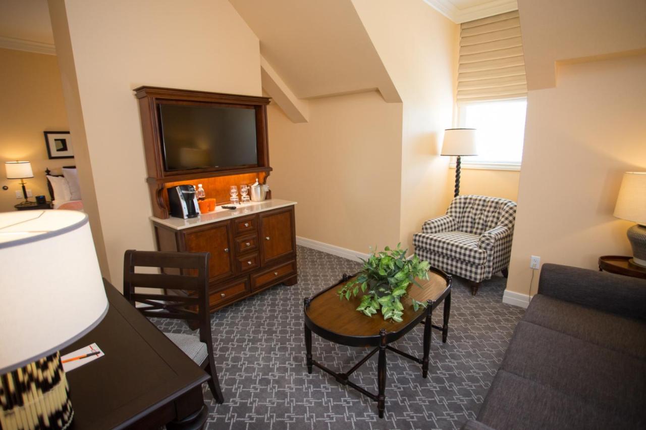 Signature Suite Queen - Garden View at The Atherton Hotel At OSU