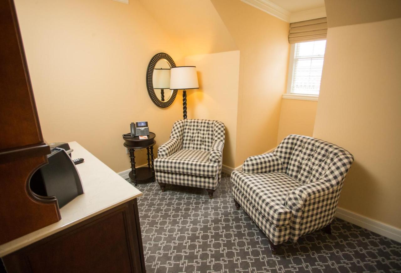 Scholar's Suite Queen - Garden View at The Atherton Hotel At OSU