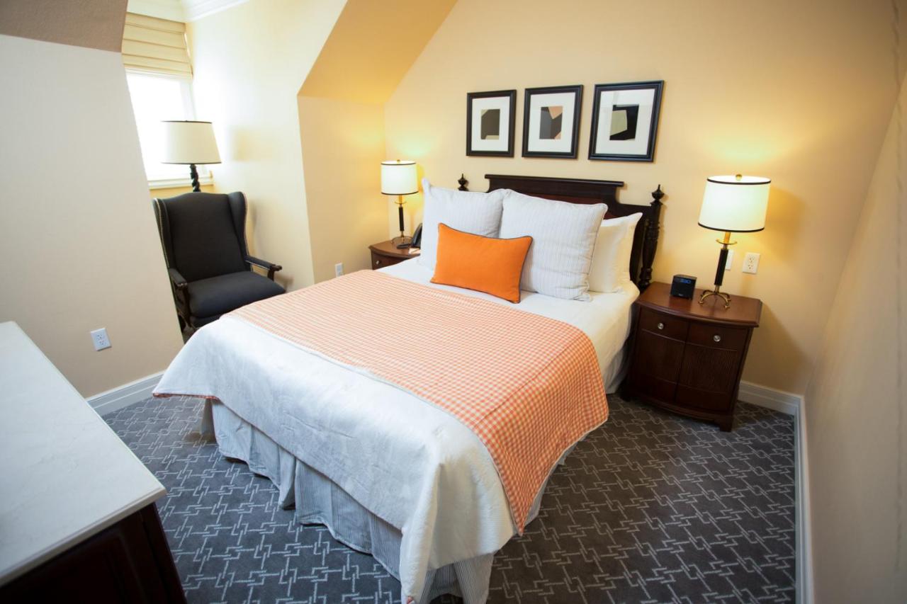 Scholar's Suite Queen - Garden View at The Atherton Hotel At OSU