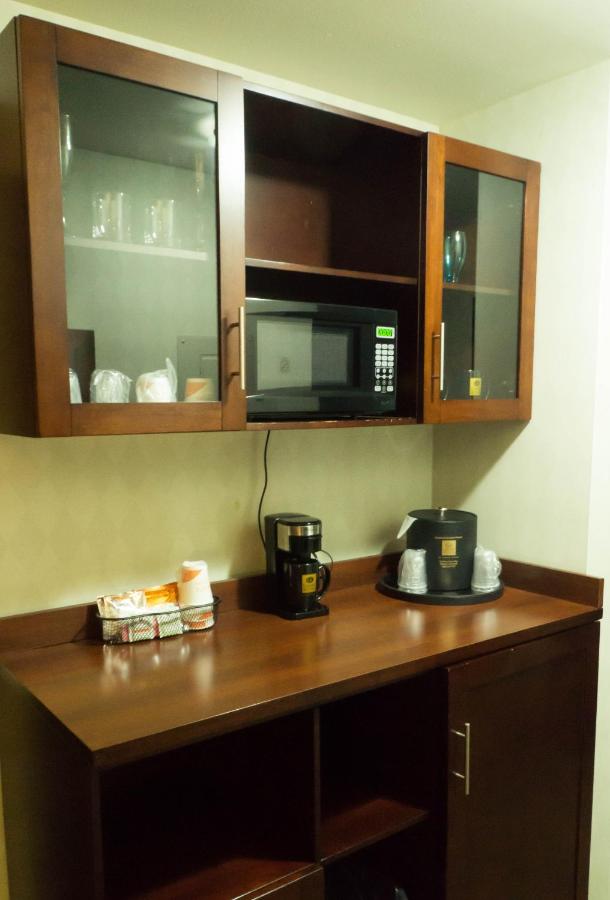 Standard King Suite - Non-Smoking at Comfort Suites Airport Tukwila Seattle