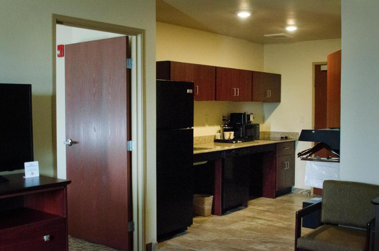 Family Room - Disability Access at Cobblestone Inn & Suites – Soda Springs
